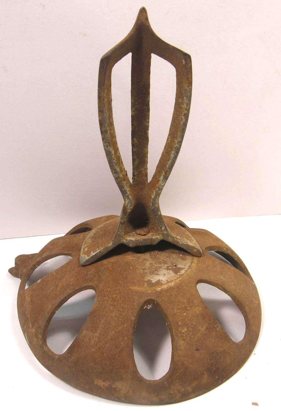 ANTIQUE CAST IRON PARLOR STOVE TOPPER CAP WITH FINIAL MARK RAISED EBR 18STEELBOX