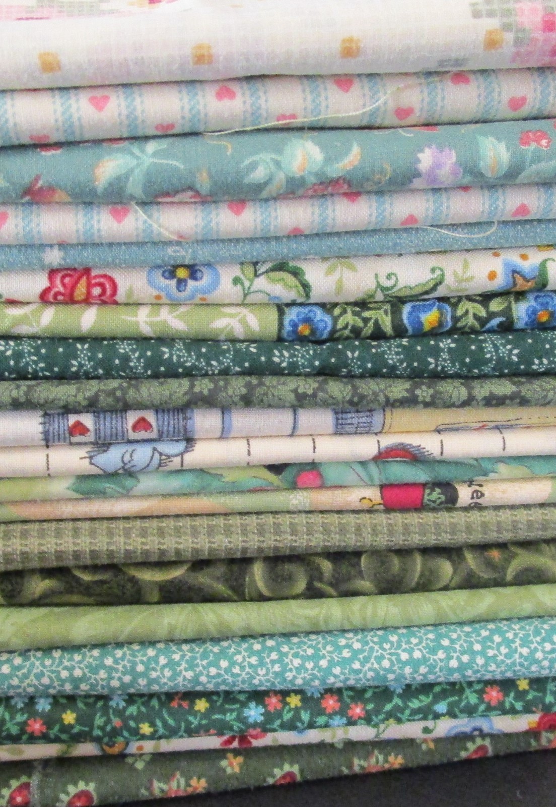 Mixed Lot of 30 Fat Quarters Fabric Quilting #2