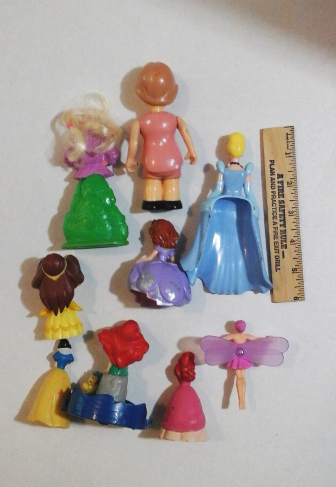 DOLLS AND PRINCESSES FIGURES Disney, Barbie 9 Figure Lot PRINCESS FIGURINES