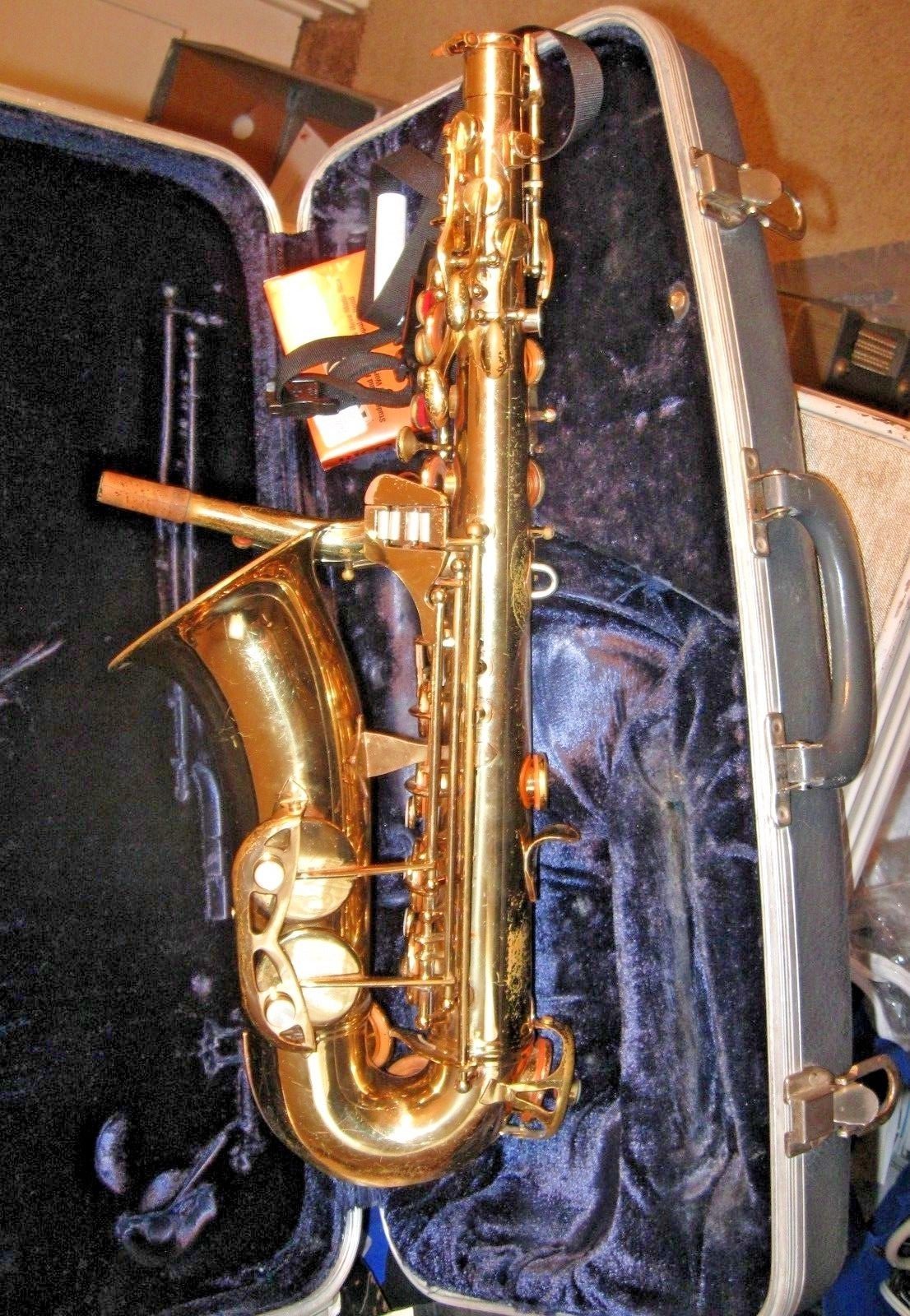 VINTAGE CONN ALTO SAXOPHONE GOLD & CONN HARDSHELL CASE SERIAL NUMBER N63035 USED