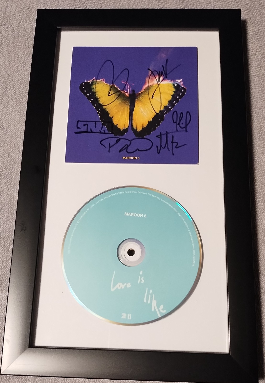 MAROON 5 SIGNED LOVE IS LIKE CD ART CARD FRAMED ADAM LEVINE