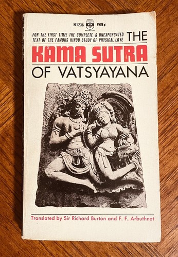洋書 KAMASUTRA The Modern Kama Sutra: The Ultimate Guide to the Secrets of
