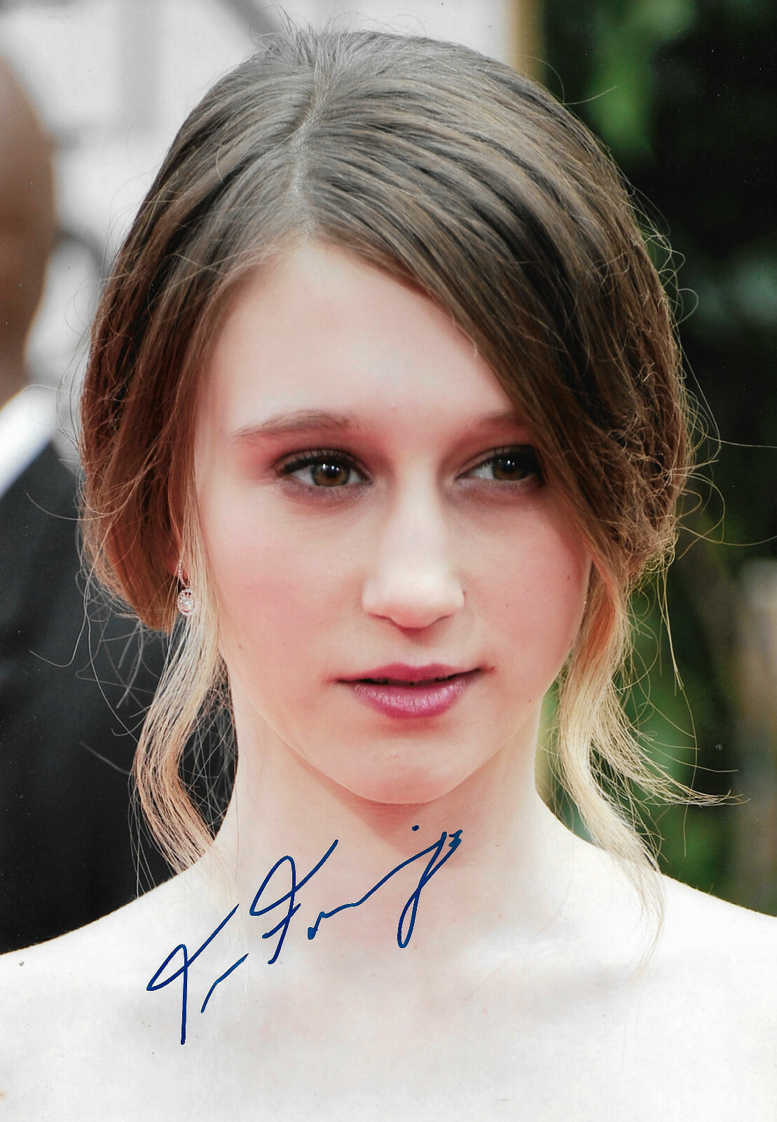 タイッサ・ファーミガ直筆サイン入り超 特大写真…Taissa Farmiga … タイッサ・ファーミガ直筆サイン入り超 特大写真…Taissa Farmiga