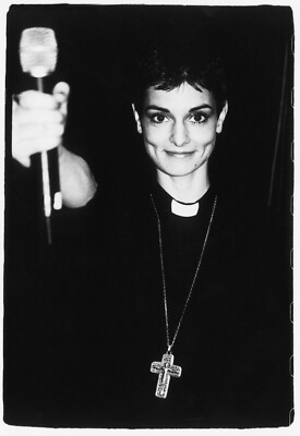 Beautiful SINAED O'CONNOR 8x10 Photo