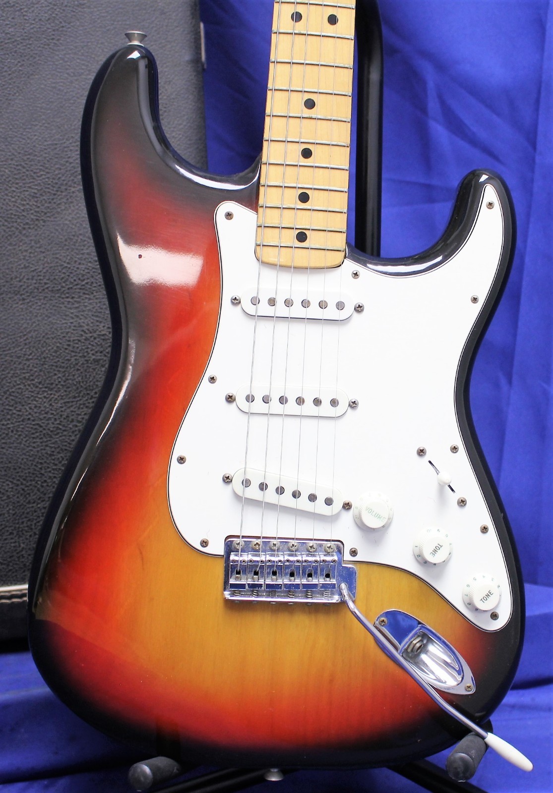 Vintage Fender 1974/1975 Strat Solid Body Electric Guitar Sunburst w/ Case USA