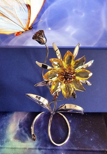 【限定販売】SWAROVSKI 9点飾り棚付 Swarovski Crystal Darigold, Light Topaz Flower Figurine