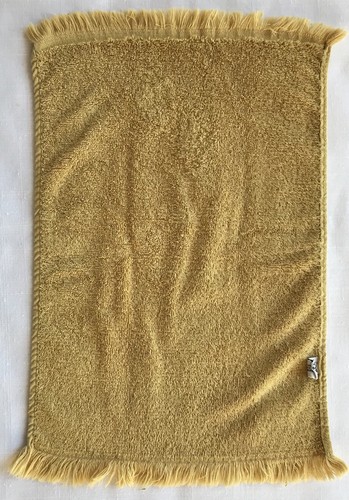 Fieldcrest Tea Guest Towel Yellow Embroidered White Daisy Flower Fringe USA