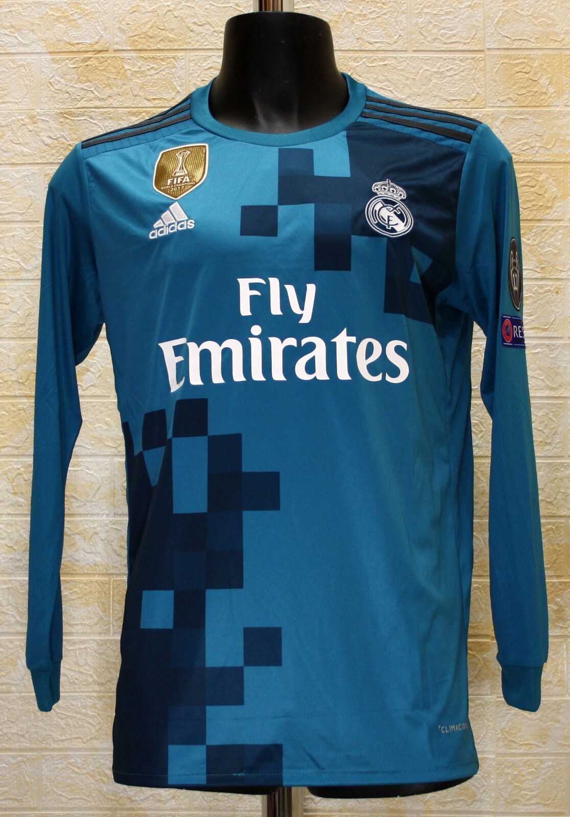 レアル・マドリード 2018 MODRIĆ ジャージ レアル・マドリード 2018 海洋ゴミで作られたプレマッチジャージ
