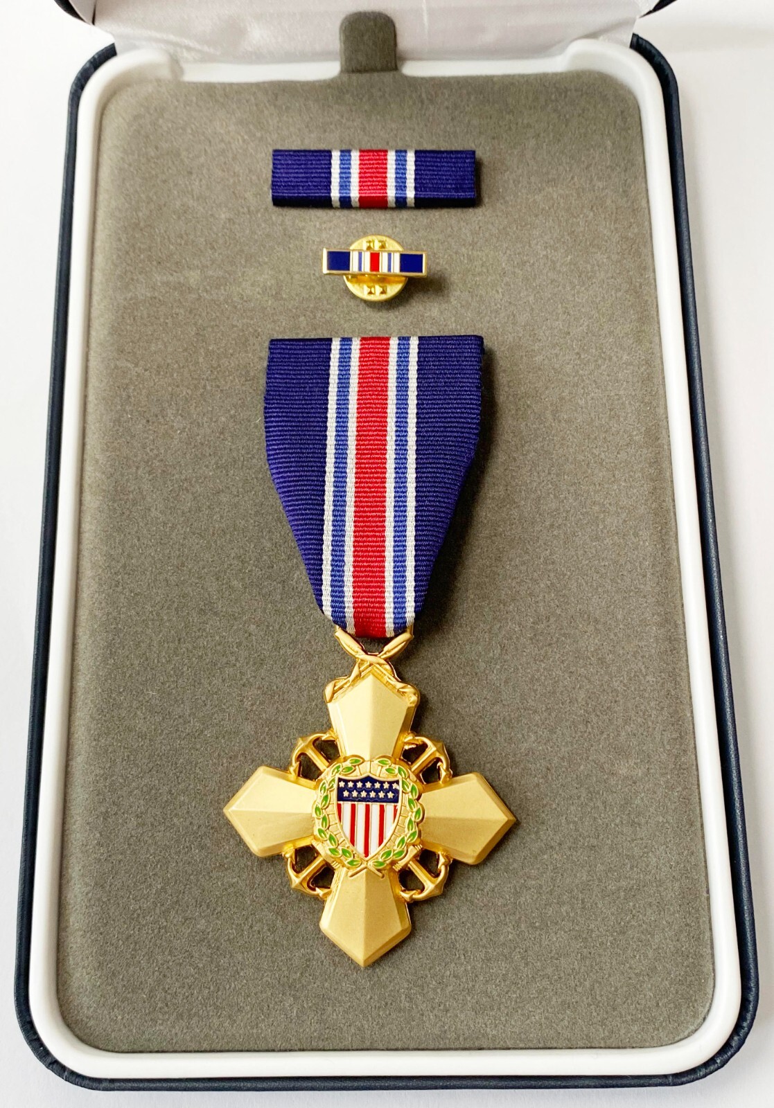 Cased U.S. USA Coast Guard Cross Order Badge Medal Ribbon Cased U.S. USA Coast Guard Cross Order Badge Medal Ribbon