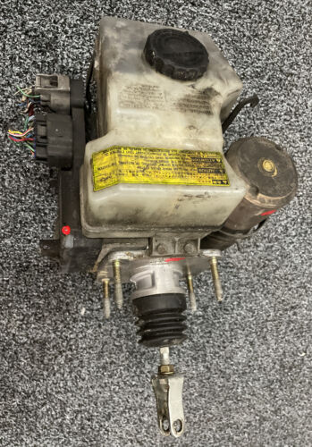 2001-2002 Toyota 4Runner ABS Brake Master Cylinder Pump 2001-2002 Toyota 4Runner ABS Brake Master Cylinder Pump