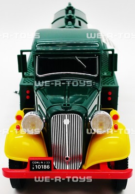 1985 Hess Gasoline First Hess Truck Toy Bank With Working Lights NEW