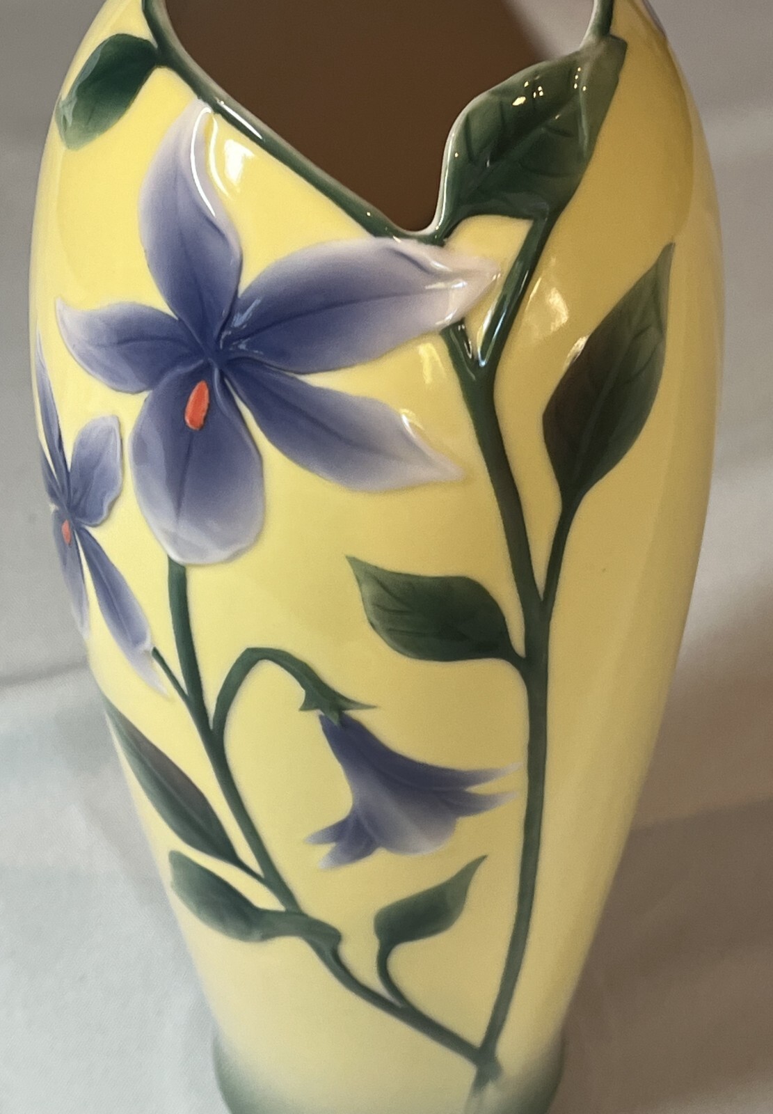 FRANZ PORCELAIN COLLECTION - SHRIMP PLANT DESIGN SCULPTURED VASE - FZ00108