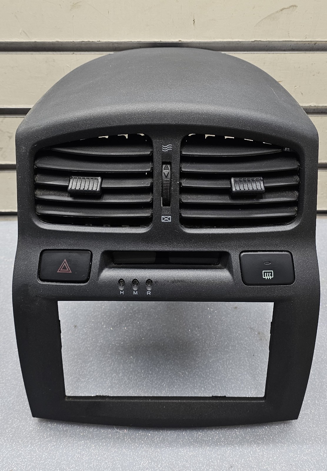 🔥01-06 HYUNDAI SANTA FE OEM BLACK CENTER DASH RADIO HEAT AC