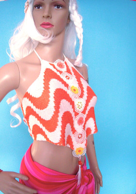 BNWT  Unique tie back....Wave knit crop halter top in  Orange & White M