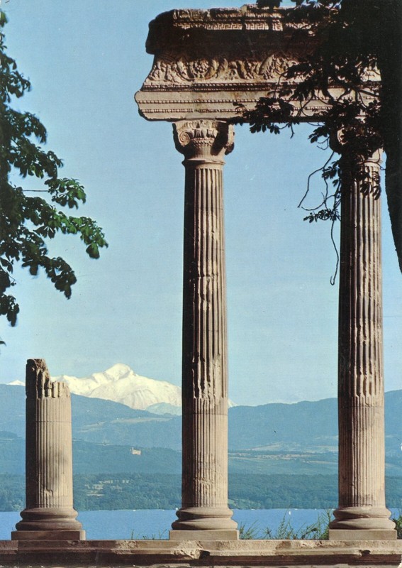 *30380 Cpm Nyon - Les Colonnes Romaines Et Le Mont Blanc