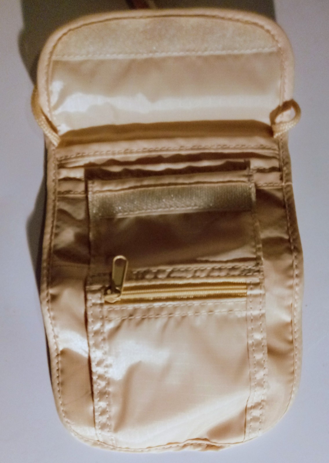 TRAVEL SMART NECK SECURITY POUCH WITH COOLMAX BY CONAIR