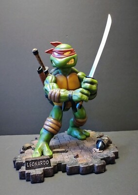 2002 TMNT LEONARDO Statue Mirage Studio Inc. Playmates Toys. Swords Need Fixing.