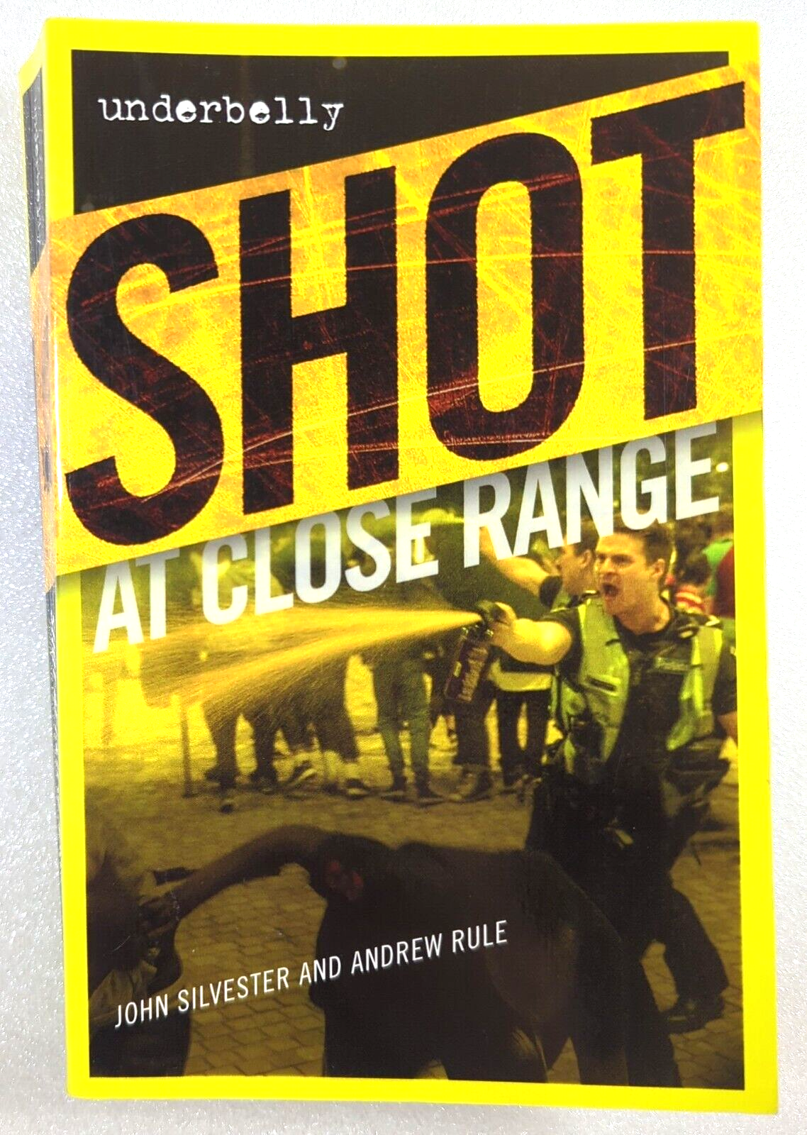Underbelly: Shot AT Close Range by Andrew Rule, John Silvester