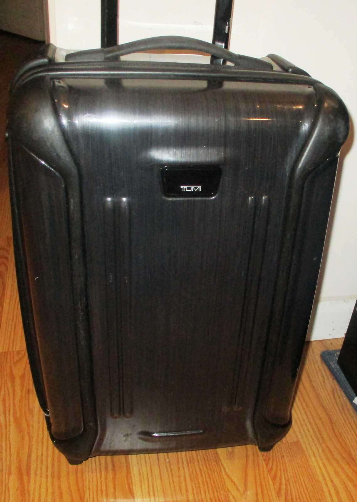 Tumi Vapor International Hard Shell CarryOn Suitcase Luggage
