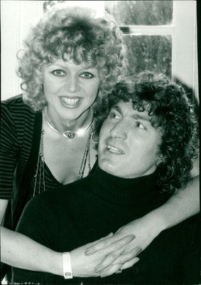 1974 - HAWKINS CATROL ACTRESS SON CAUT SHABAD K... - Vintage Photograph 3830599