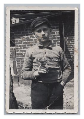 Portrait Junge mit Vogel in der Hand - Altes Foto 1930er