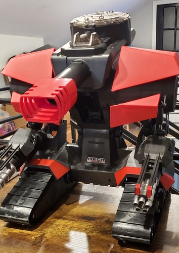 Remote　Gun ROBOT／LLICA V This machine gun-wielding robot is controlled with just a