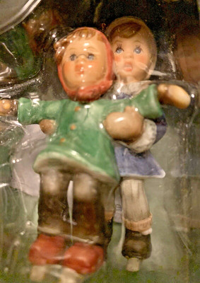 Goebel Berta Hummel 2002 Ornament LET ME SHOW YOU Ice skaters Pristine NIB