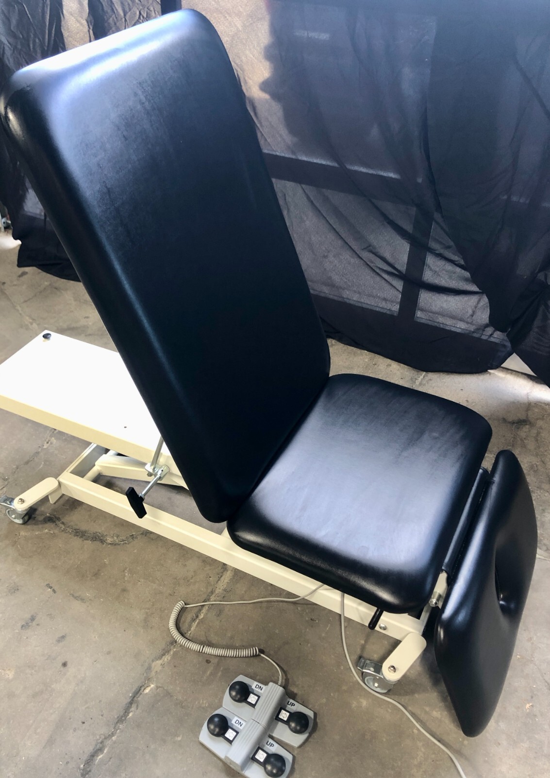 Armedica AM-SX3000 Three-Section Hi Low Mobilization Table