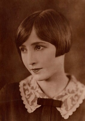 BESSIE LOVE : BEAUTIFUL &TALENTED ACTRESS : LONG &VARIED SHOW BIZ CAREER : RPPC