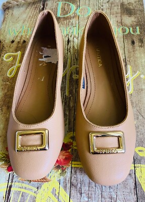 NWOT Nautica Preppy Academia Beige Gold Buckle Accent flats. Size 8. 