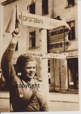 VINTAGE FOTO SIGNIERT POLEN UKRAINE 45 LVOW RUSSISCHE SOLDATIN  SCHILDERBAUM