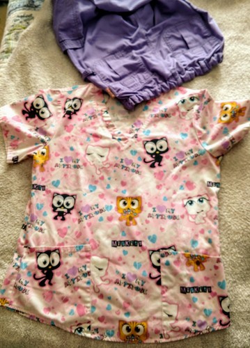 Lot of 6 Womens scrubs Sets, size small