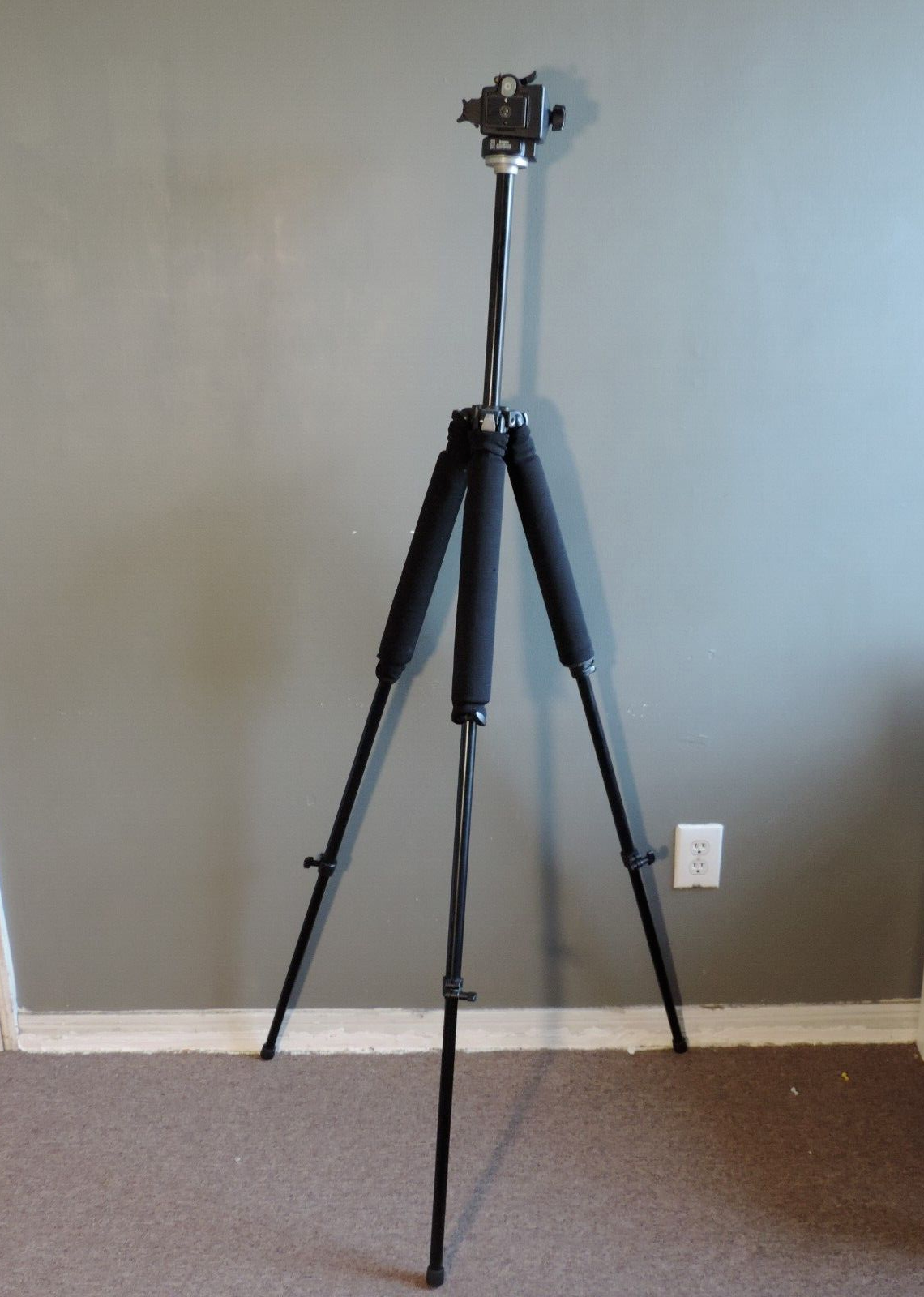 W/ Bogen 3130 Quick Release Pivoting Head