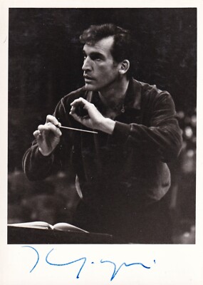 AUTOGRAPHED PHOTO OF CLASSICAL MUSICIAN Thomas Schippers conductor
