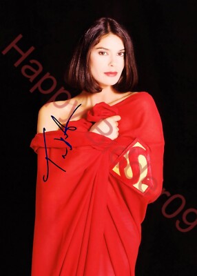 Teri Hatcher Superman Cape Beautiful Signed 7x5 Photo