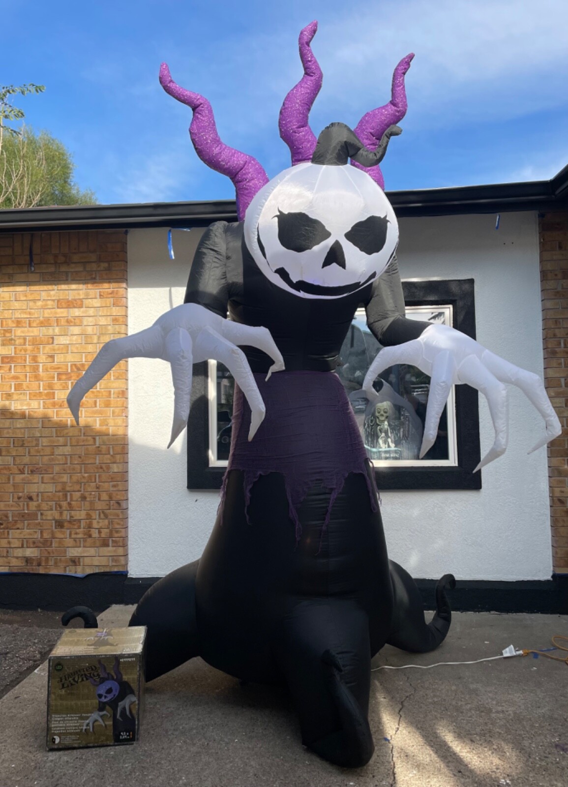 9.5 ft Gemmy Haunted Living Pumpkin Creeper Projection Tall