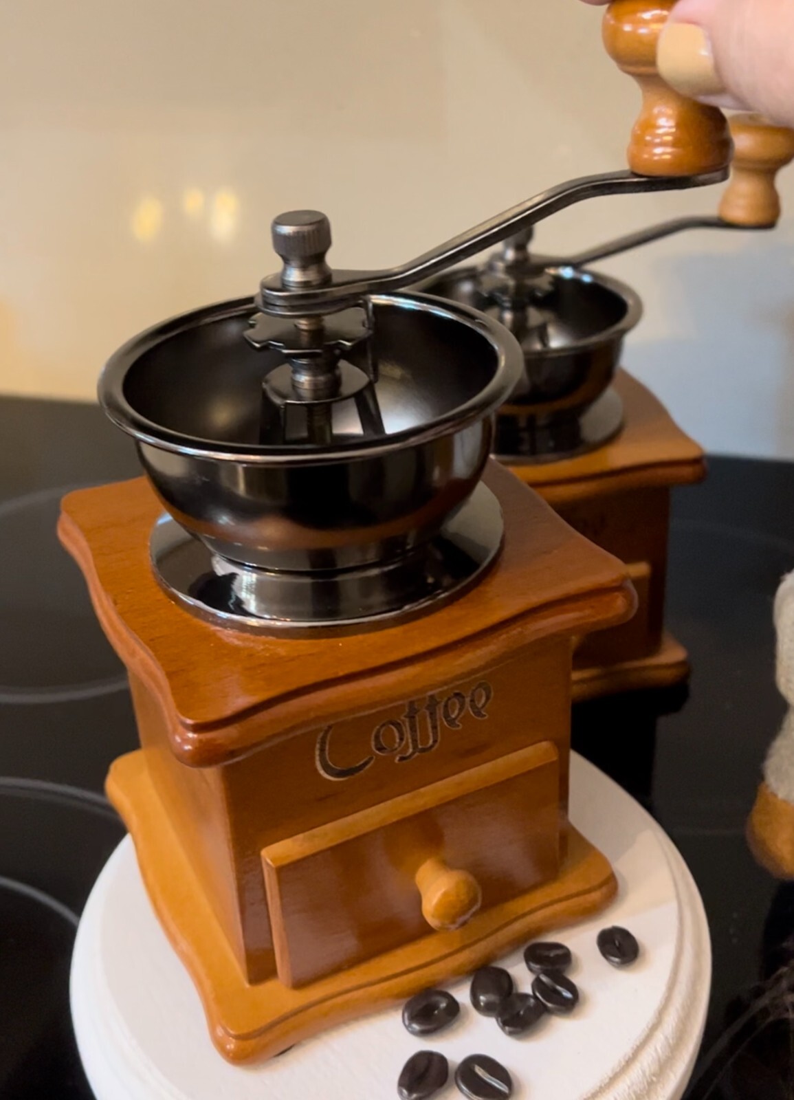 Retro Style Hand-cranked Coffee Grinder Small Pine Wood Grain Grinder Adjustable
