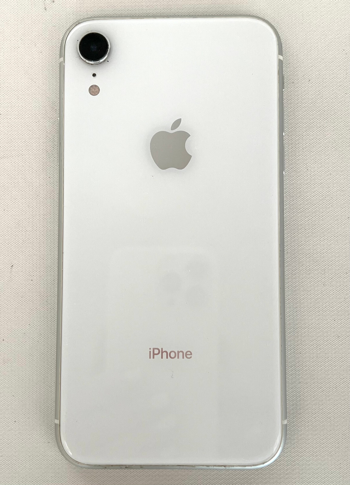 APPLE IPHONE XR, 128 GB, WHITE, MODEL # MT012LL/A, WORKS APPLE IPHONE XR, 128 GB, WHITE, MODEL # MT012LL/A, WORKS
