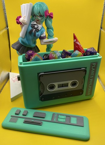 Planes Walkman MTG - Hatsune Miku Secret Lair  Deck Box / Duskmourn Commander