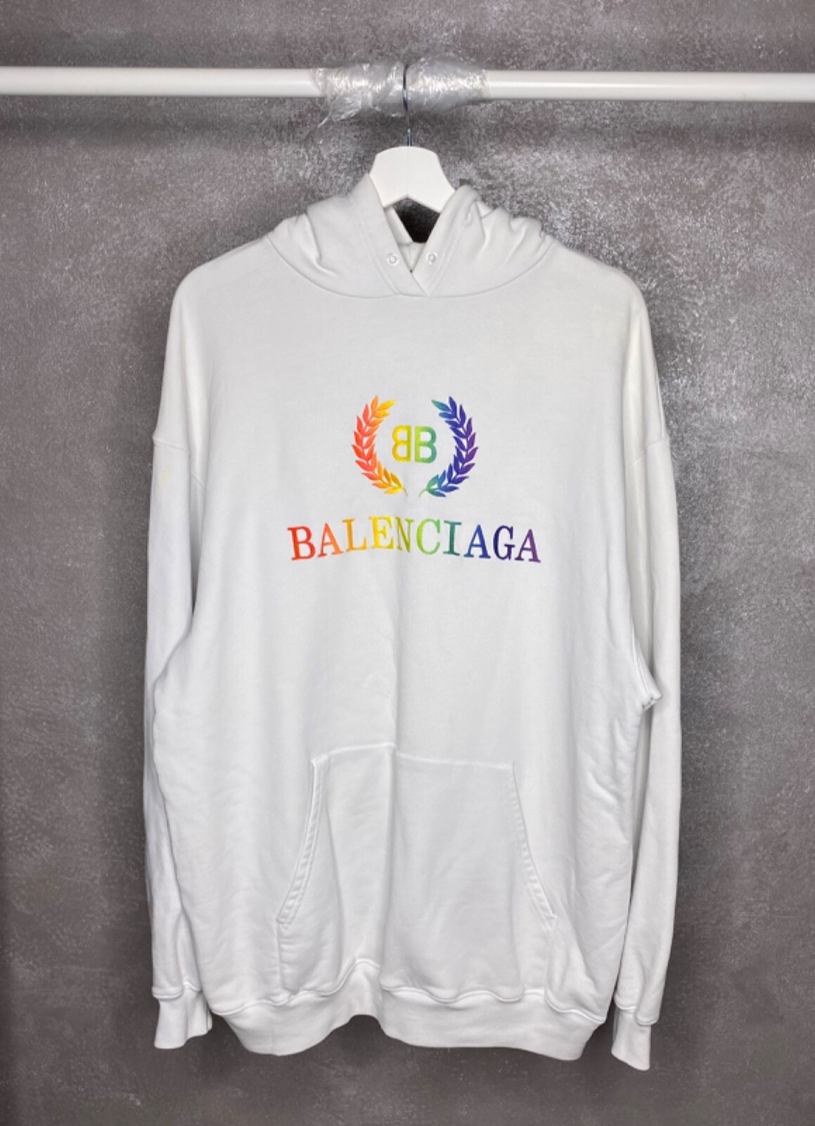 【レインボー❤️BALENCIAGA】ロゴ Tシャツ Balenciaga Rainbow Logo Embroidered Hoodie White Size XS