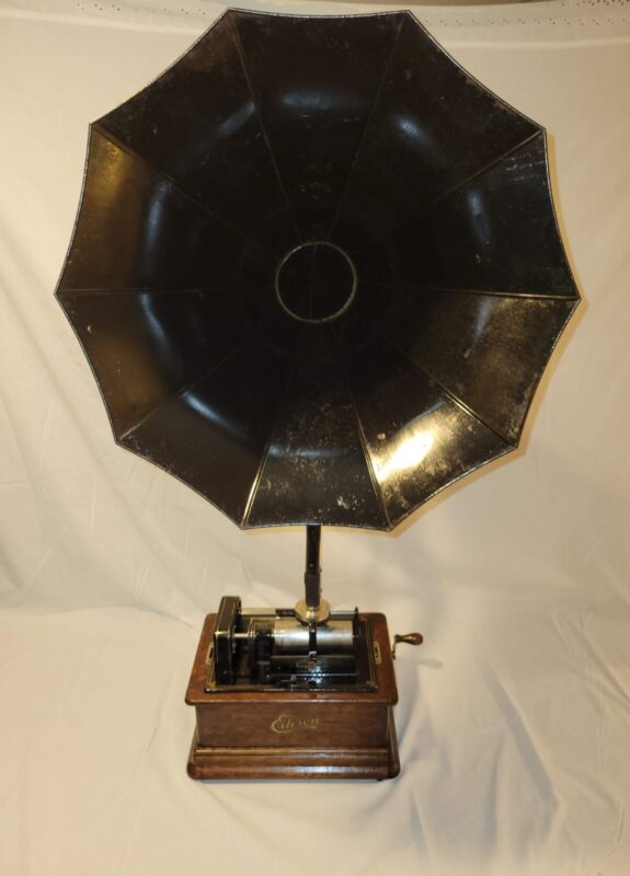 Edison Standard Phonograph Model F