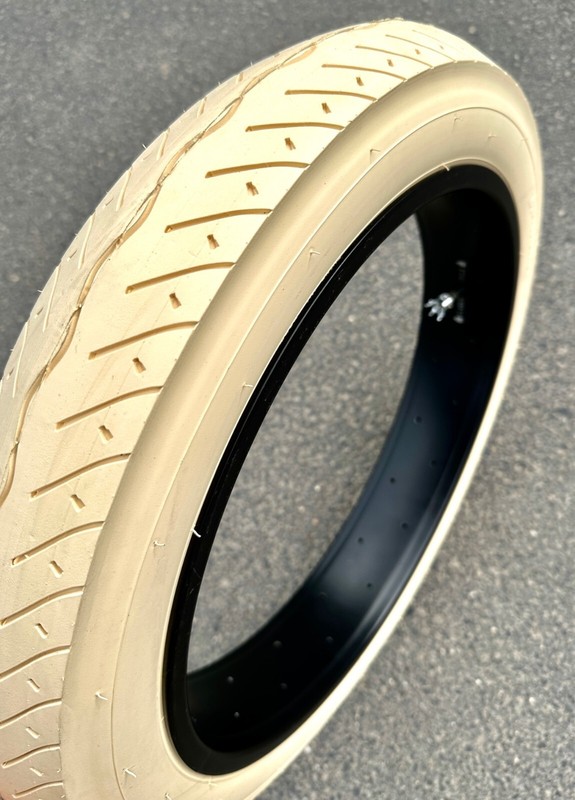 Pneu Street Hog 20 X 3.00 CrÃ¨Me 76-406 VÃ©Lo Chopper