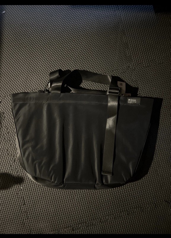 Lululemon Clean Lines Tote Black BRAND NEW WITH TAGS $98