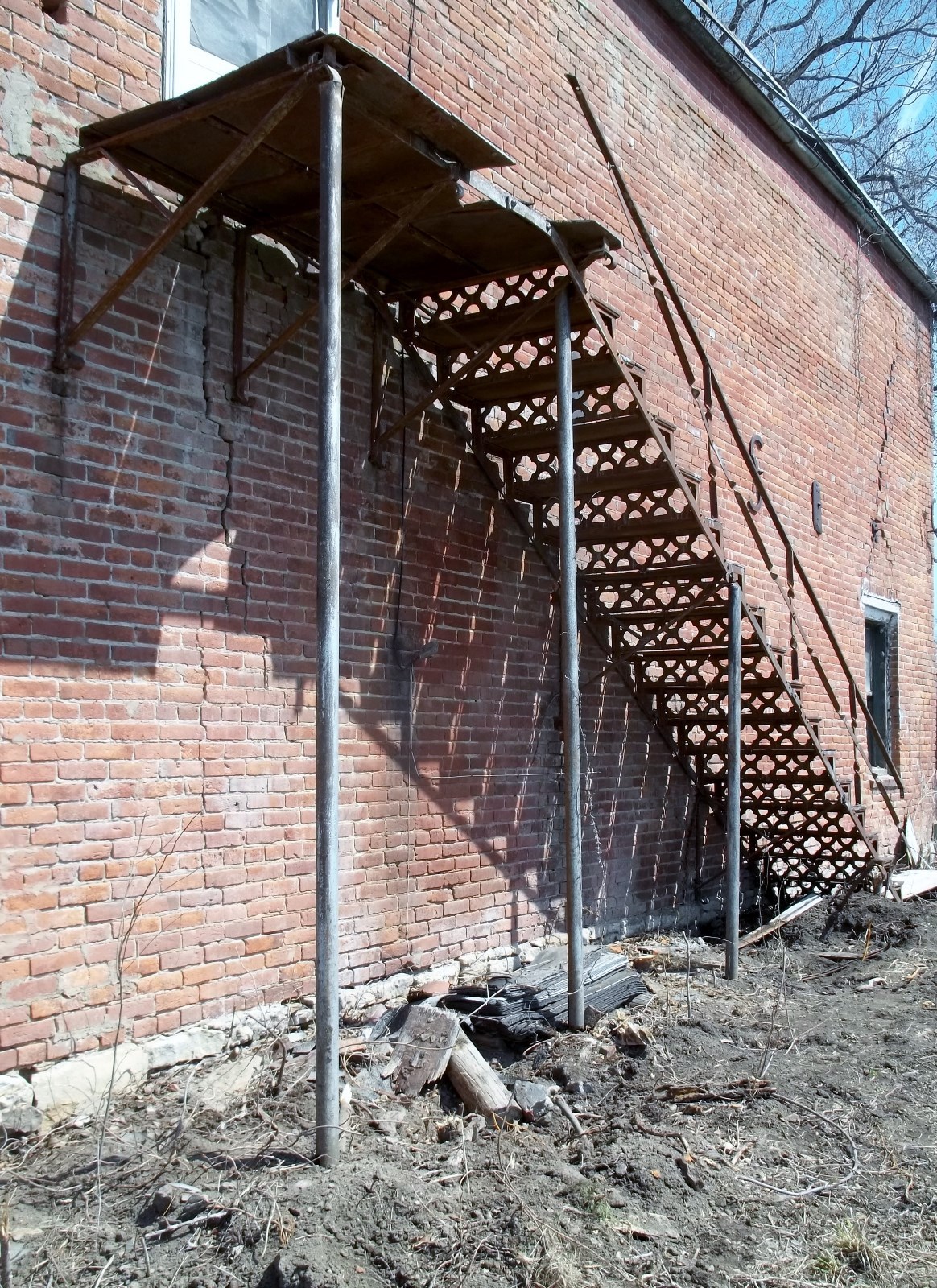 ACCESS STAIRS 11ft tall, 18 steps, steps have 7.5