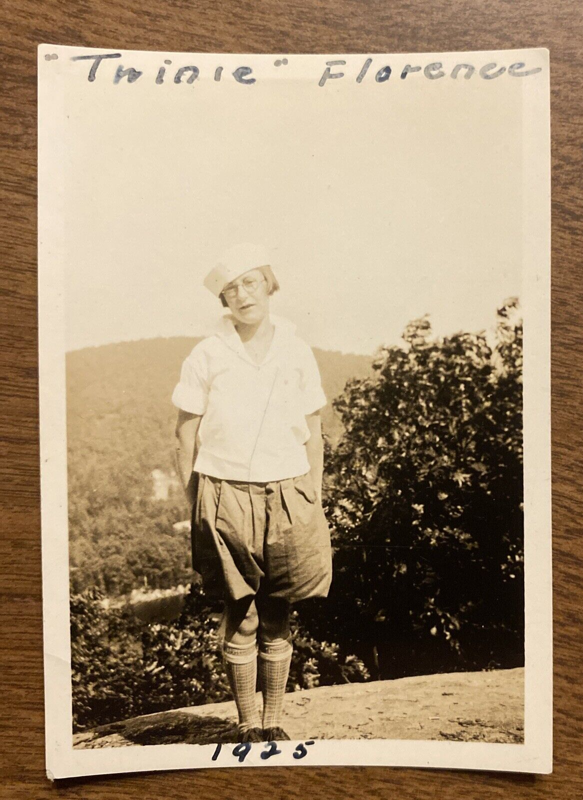 ヤヨマウンテンビューページ 1925 Young Woman Lady Cliff Mountain Top Beautiful View