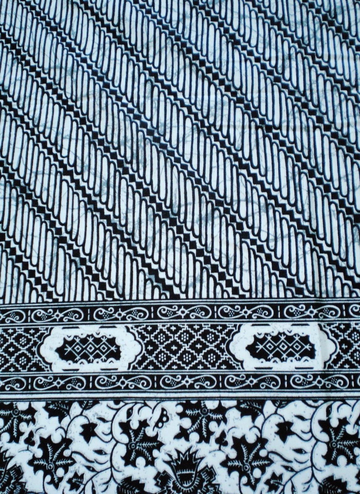 VINTAGE CRANTEX FABRICS 100% COTTON BORDER PRINT FABRIC BLACK AND WHITE 11 YDS