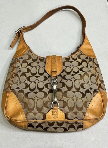 coach バッグe05q-8k10 COACH E05Q 8K10 Coach Hobo Signature Purse | Depop
