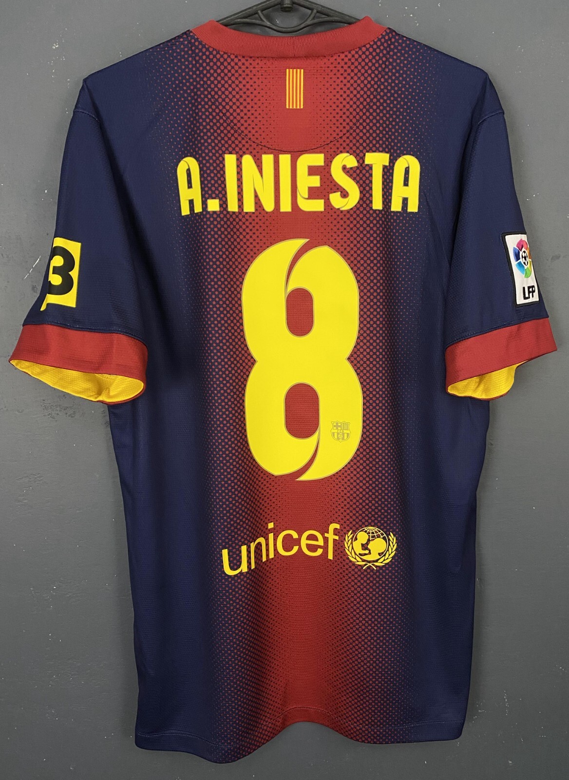 INIESTA MEN BARCELONA 2012/2013 HOME SOCCER FOOTBALL SHIRT