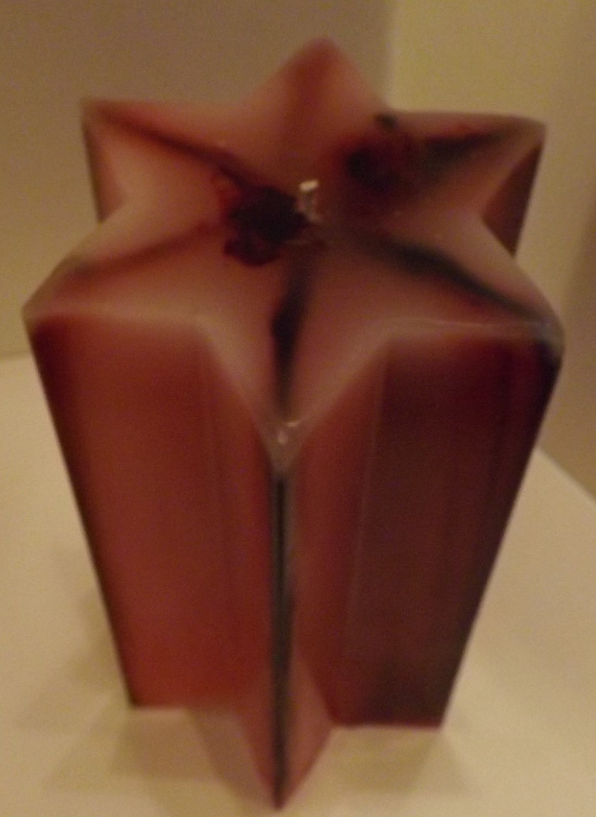 Christmas Red streaked star candle, cranberry scent  6 point 6