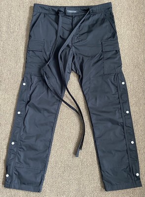 FEAR OF GOD 6th NYLON CARGO SNAP PANTS | angeloawards.com